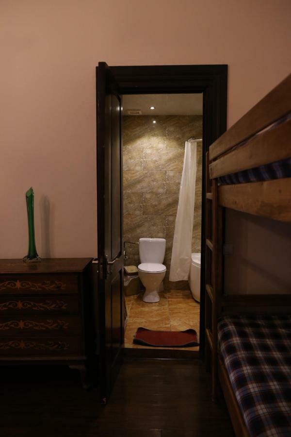 Private Rooms In The City Center - Chonqadze 9 Tbilisi Exterior foto